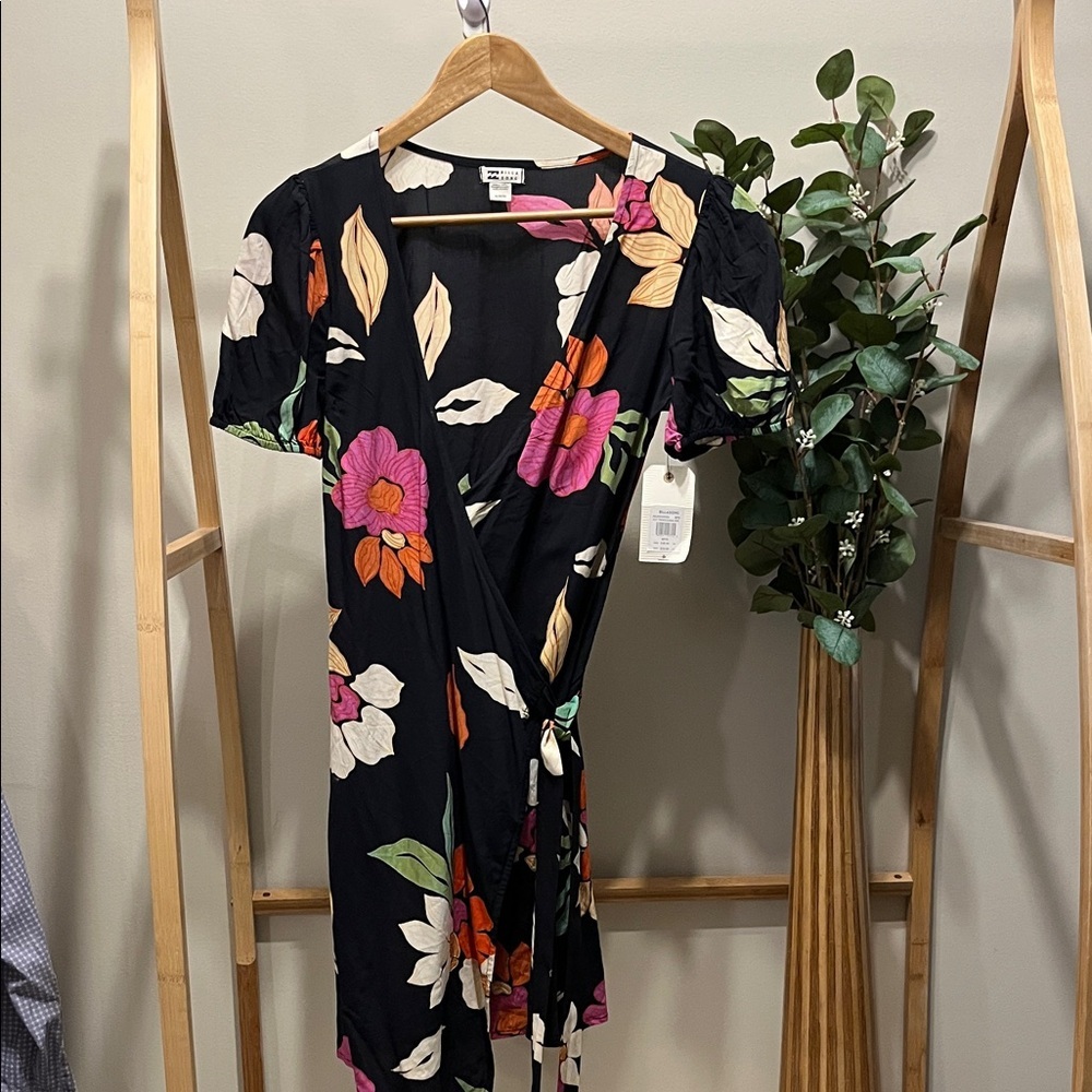 NWT Billabong Black Floral Mini Dress a250